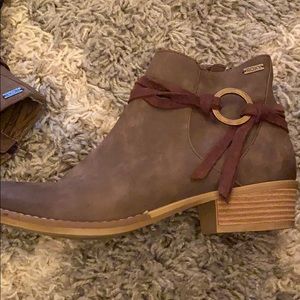 Roxy ankle boots